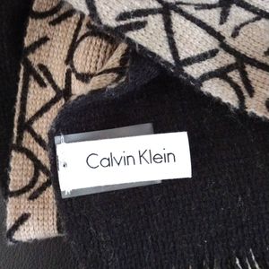 Michael  Kors Scarf Black and cream lined